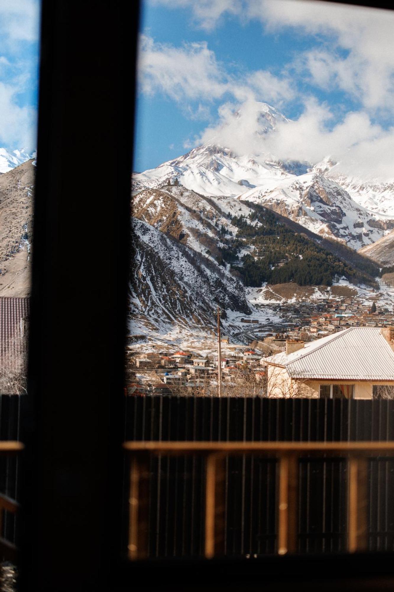 Via Kazbegi Villa ภายนอก รูปภาพ